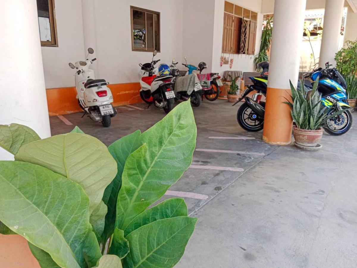 Pangsapuri Free 1 Set Breakfast If Book 48h Before Check In Time1 No Dog Pls No Breakfast On Sunday 10min Taxi Airport Train 2min Walk 7-11